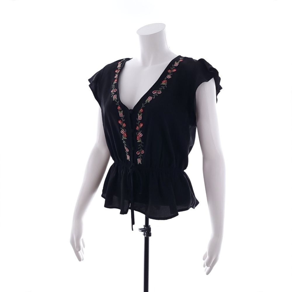 Mine Juniors Size Medium Black Floral Blouse